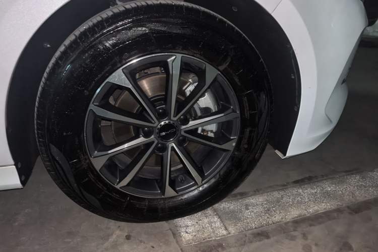 Used BYD Destroyer 05 2024 HONOR Edition DM-i 55KM Luxury Model Right Front Wheel Hub