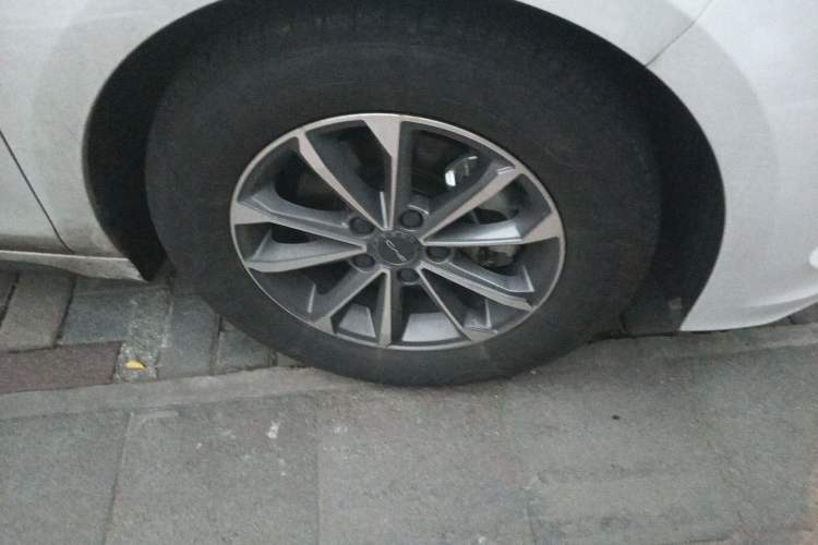Used BYD Destroyer 05 2024 HONOR Edition DM-i 55KM Luxury Model Right Front Wheel Hub
