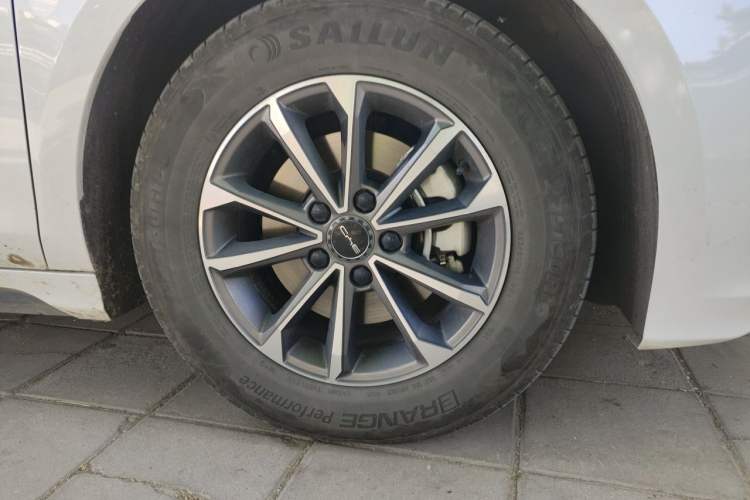 Used BYD Destroyer 05 2024 HONOR Edition DM-i 55KM Luxury Model Right Front Wheel Hub