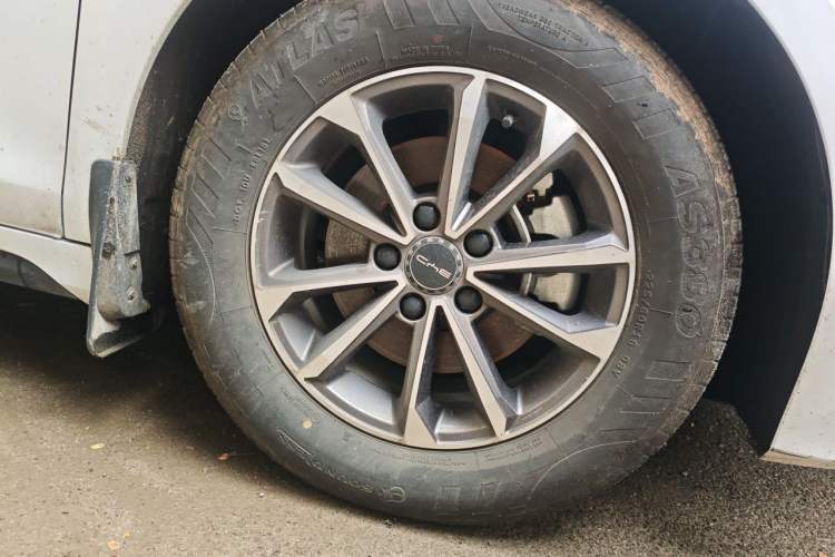 Used BYD Destroyer 05 2024 HONOR Edition DM-i 55KM Luxury Model Right Front Wheel Hub