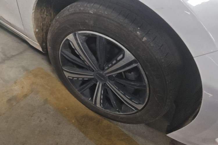 Used BYD Destroyer 05 2024 Honor Edition DM-i 120KM Luxury Model Right Front Wheel Hub