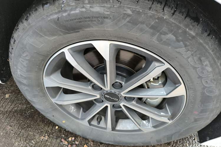 Used BYD Destroyer 05 2024 HONOR Edition DM-i 55KM Luxury Model Right Front Wheel Hub