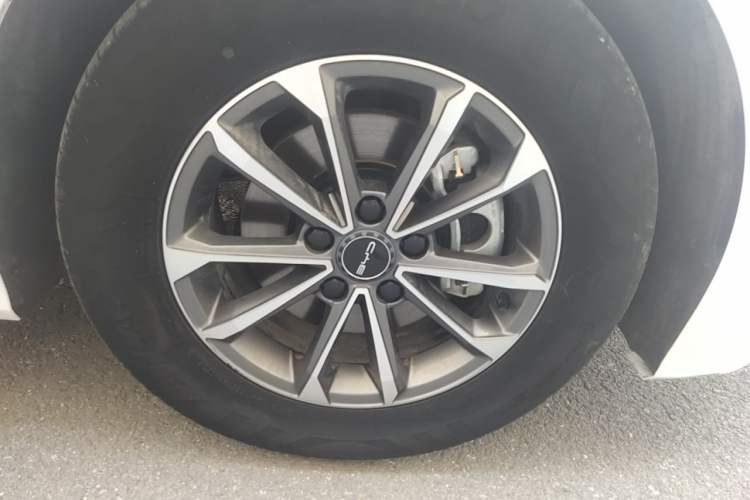 Used BYD Destroyer 05 2024 HONOR Edition DM-i 55KM Luxury Model Right Front Wheel Hub