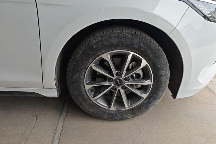 Used BYD Destroyer 05 2024 HONOR Edition DM-i 55KM Luxury Model Right Front Wheel Hub