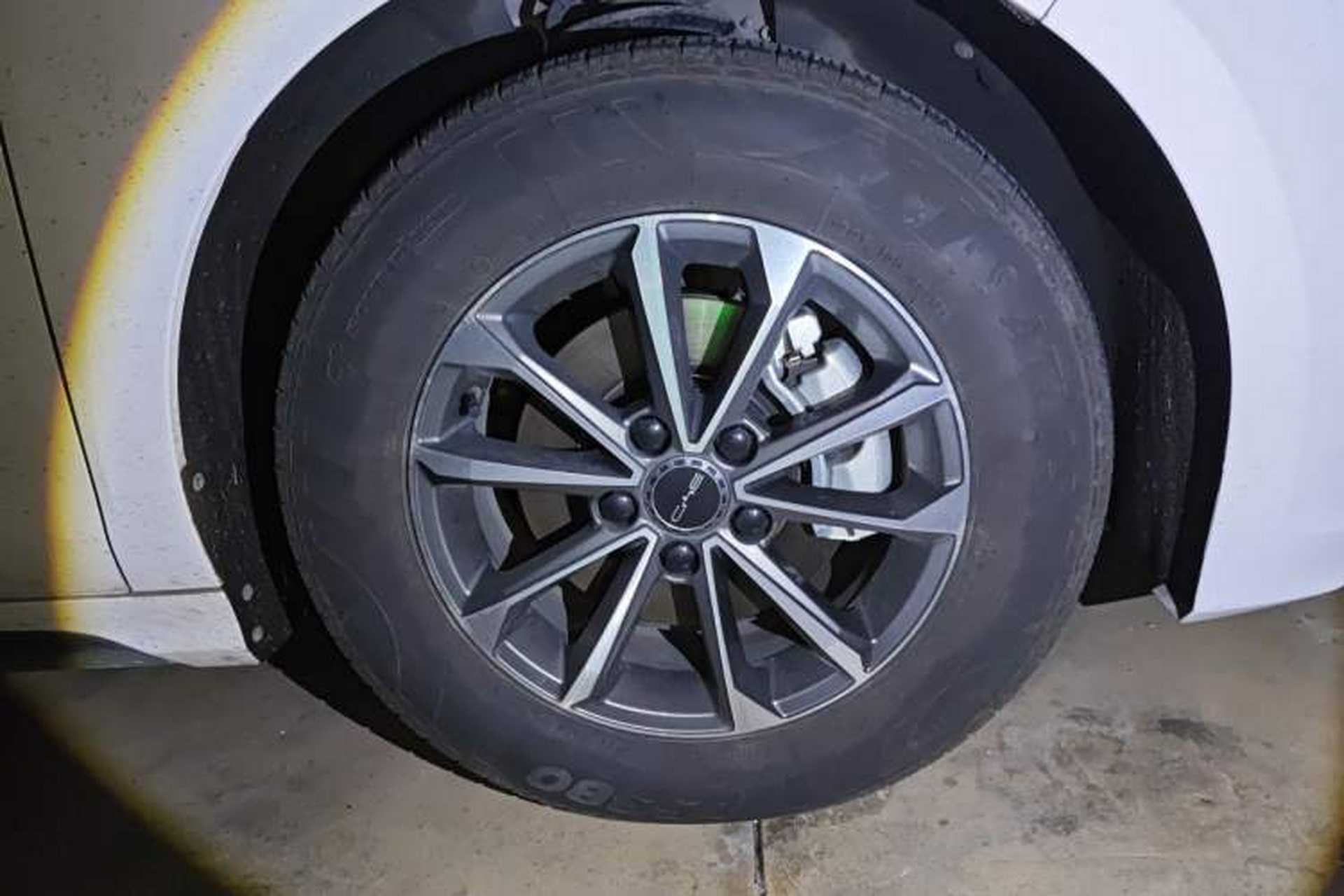 Used BYD Destroyer 05 2024 HONOR Edition DM-i 55KM Luxury Model Right Front Wheel Hub