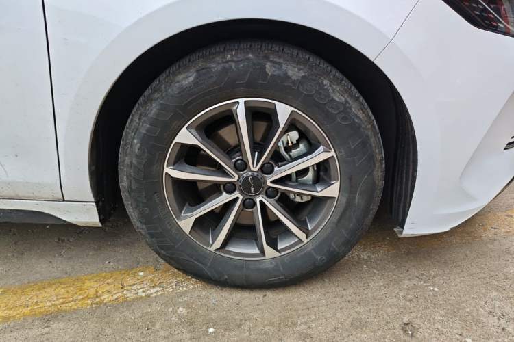 Used BYD Destroyer 05 2024 HONOR Edition DM-i 55KM Luxury Model Right Front Wheel Hub