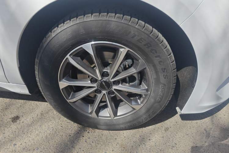 Used BYD Destroyer 05 2024 HONOR Edition DM-i 55KM Luxury Model Right Front Wheel Hub