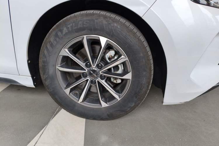 Used BYD Destroyer 05 2024 HONOR Edition DM-i 55KM Luxury Model Right Front Wheel Hub