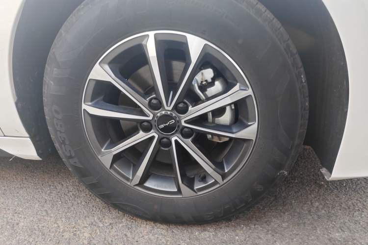 Used BYD Destroyer 05 2024 HONOR Edition DM-i 55KM Luxury Model Right Front Wheel Hub