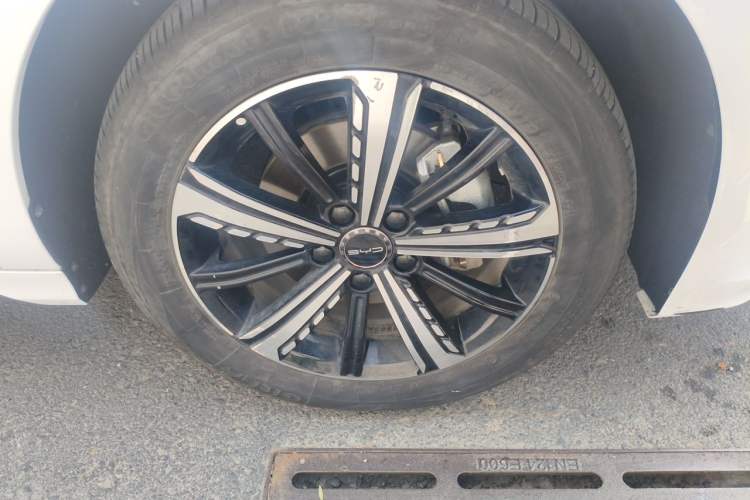 Used BYD Destroyer 05 2024 Honor Edition DM-i 120KM Luxury Model Right Front Wheel Hub