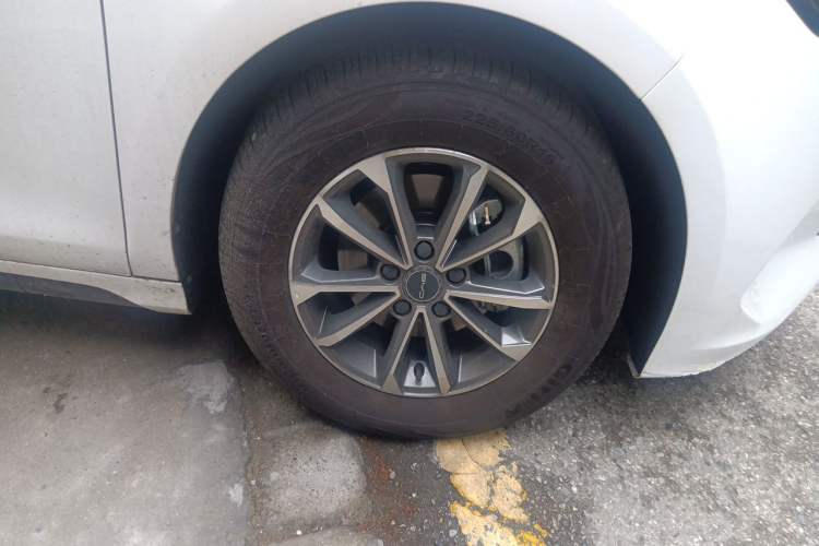 Used BYD Destroyer 05 2024 HONOR Edition DM-i 55KM Luxury Model Right Front Wheel Hub