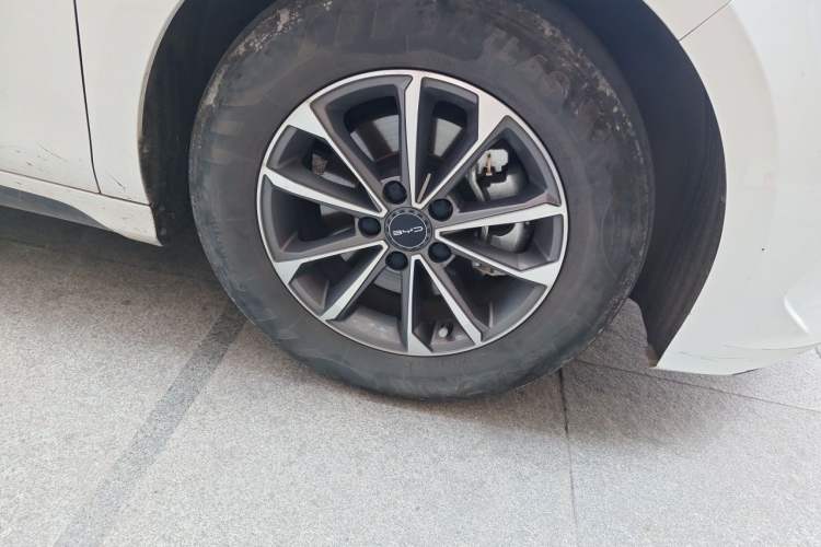 Used BYD Destroyer 05 2024 HONOR Edition DM-i 55KM Luxury Model Right Front Wheel Hub
