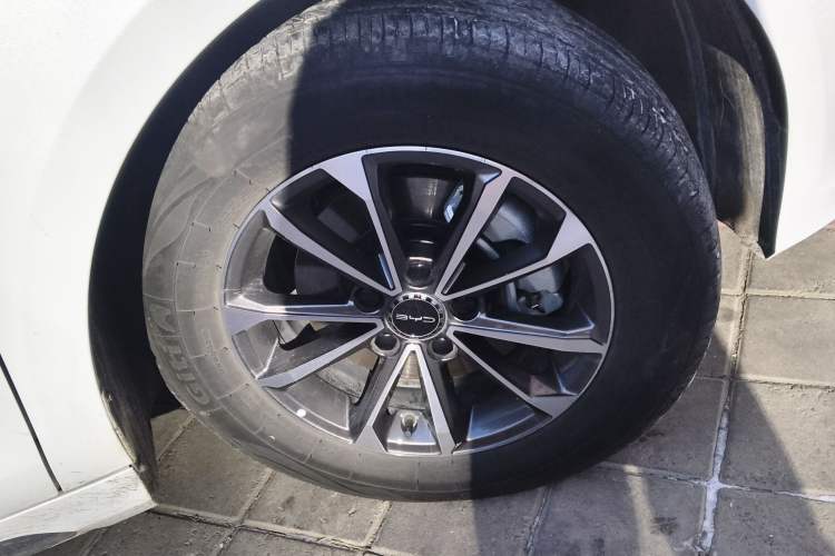 Used BYD Destroyer 05 2024 HONOR Edition DM-i 55KM Luxury Model Right Front Wheel Hub