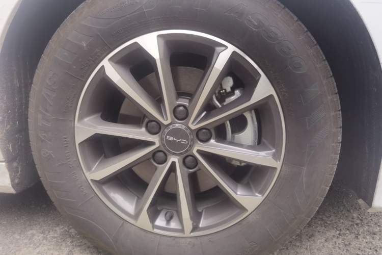 Used BYD Destroyer 05 2024 HONOR Edition DM-i 55KM Luxury Model Right Front Wheel Hub