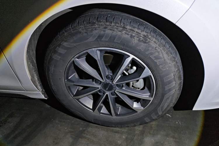 Used BYD Destroyer 05 2024 HONOR Edition DM-i 55KM Luxury Model Right Front Wheel Hub