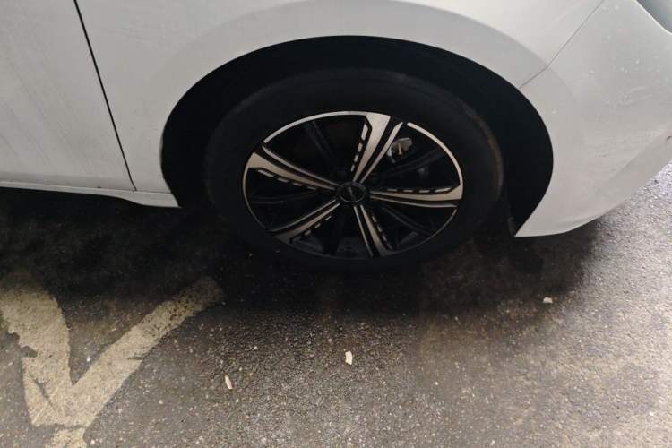 Used BYD Destroyer 05 2024 HONOR Edition DM-i 120KM Prestige Model Right Front Wheel Hub