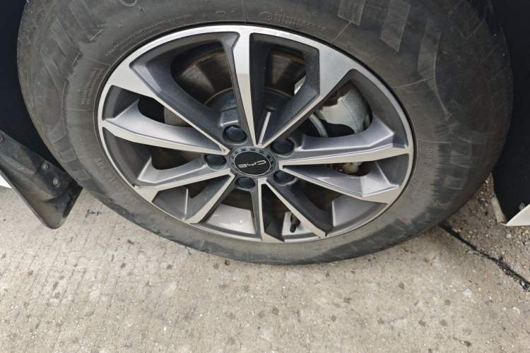 Used BYD Destroyer 05 2024 HONOR Edition DM-i 55KM Luxury Model Right Front Wheel Hub
