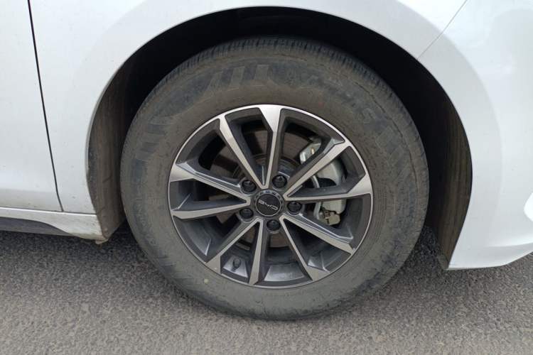 Used BYD Destroyer 05 2024 HONOR Edition DM-i 55KM Luxury Model Right Front Wheel Hub