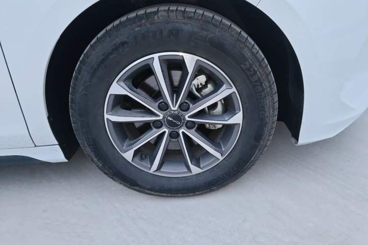 Used BYD Destroyer 05 2024 HONOR Edition DM-i 55KM Luxury Model Right Front Wheel Hub