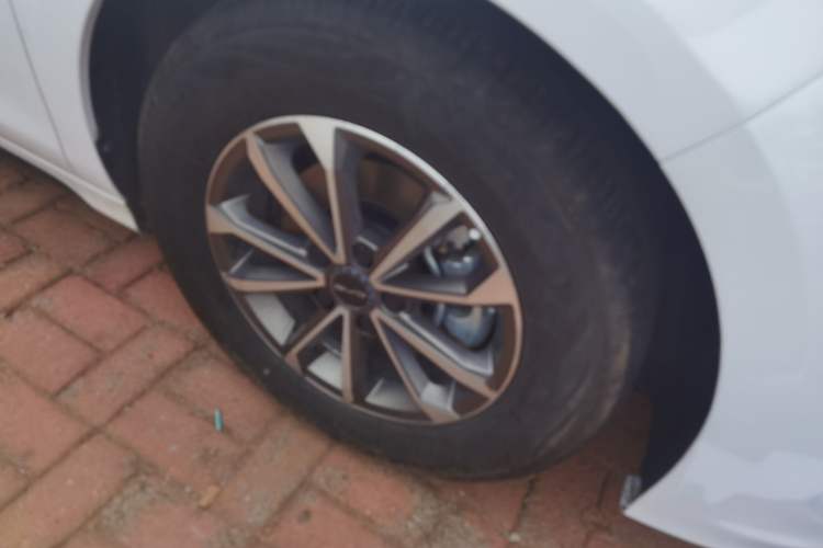 Used BYD Destroyer 05 2024 HONOR Edition DM-i 55KM Luxury Model Right Front Wheel Hub
