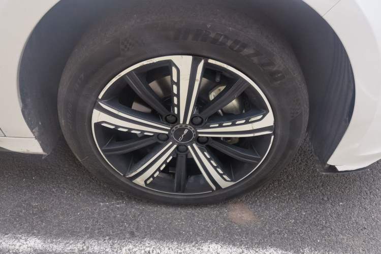 Used BYD Destroyer 05 2024 Honor Edition DM-i 120KM Luxury Model Right Front Wheel Hub