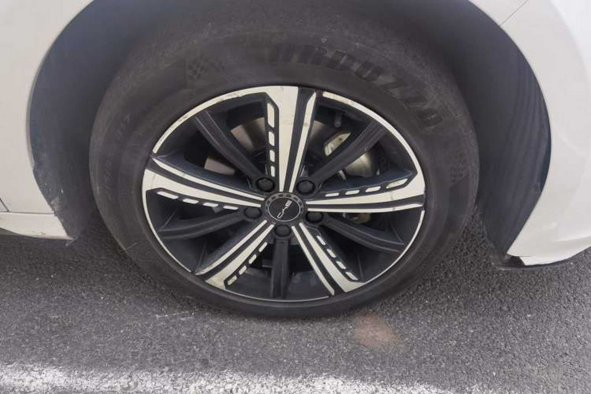 Used BYD Destroyer 05 2024 Honor Edition DM-i 120KM Luxury Model Right Front Wheel Hub