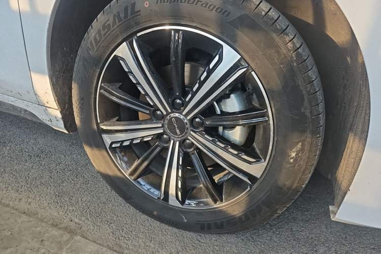 Used BYD Destroyer 05 2024 Honor Edition DM-i 120KM Luxury Model Right Front Wheel Hub