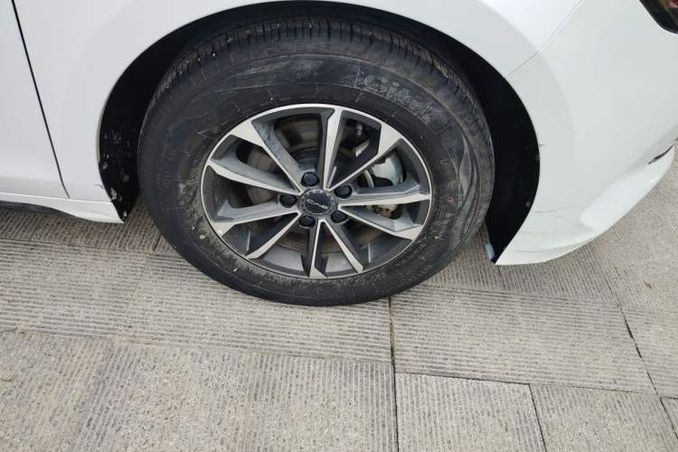 Used BYD Destroyer 05 2024 HONOR Edition DM-i 55KM Luxury Model Right Front Wheel Hub