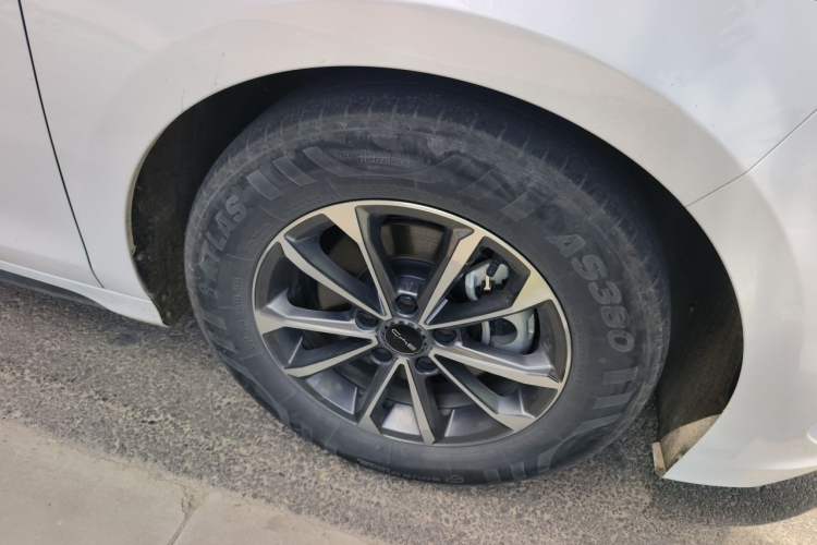 Used BYD Destroyer 05 2024 HONOR Edition DM-i 55KM Luxury Model Right Front Wheel Hub