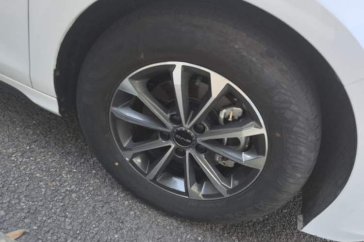 Used BYD Destroyer 05 2024 HONOR Edition DM-i 55KM Luxury Model Right Front Wheel Hub