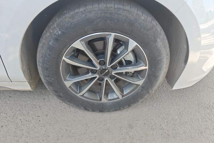 Used BYD Destroyer 05 2024 HONOR Edition DM-i 55KM Luxury Model Right Front Wheel Hub