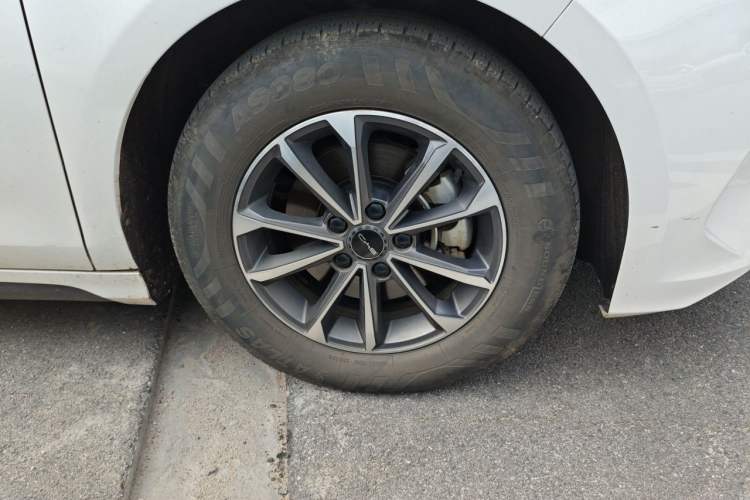 Used BYD Destroyer 05 2024 HONOR Edition DM-i 55KM Luxury Model Right Front Wheel Hub