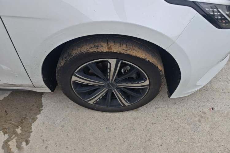 Used BYD Destroyer 05 2024 Honor Edition DM-i 120KM Luxury Model Right Front Wheel Hub