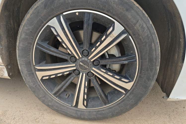 Used BYD Destroyer 05 2024 Honor Edition DM-i 120KM Luxury Model Right Front Wheel Hub