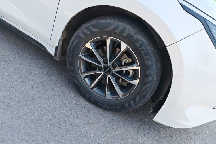 Used BYD Destroyer 05 2024 HONOR Edition DM-i 55KM Luxury Model Right Front Wheel Hub