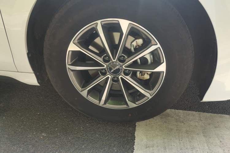 Used BYD Destroyer 05 2024 HONOR Edition DM-i 55KM Luxury Model Right Front Wheel Hub