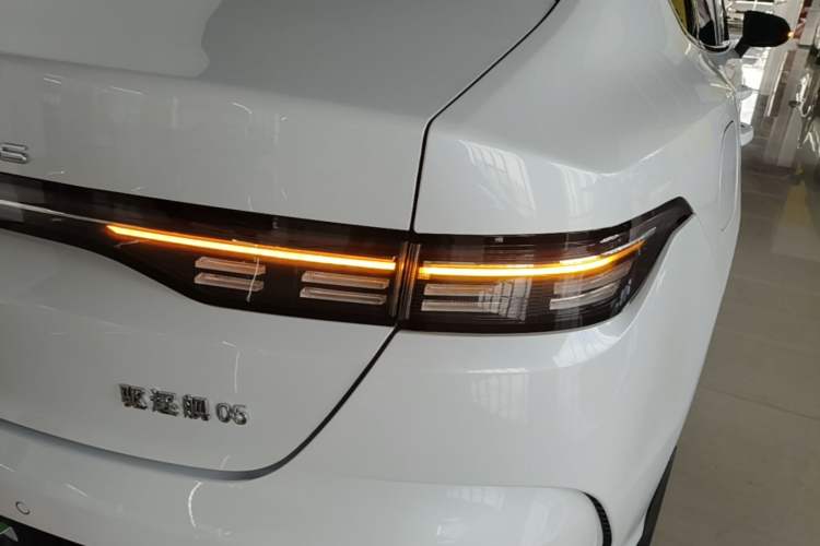 Used BYD Destroyer 05 2024 HONOR Edition DM-i 55KM Luxury Model Right Rear Taillight