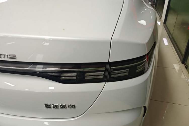 Used BYD Destroyer 05 2024 HONOR Edition DM-i 55KM Luxury Model Right Rear Taillight
