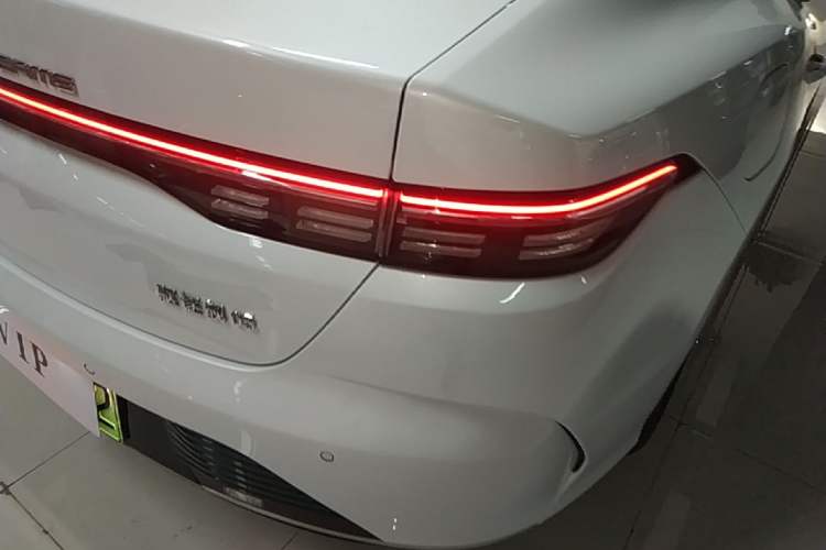 Used BYD Destroyer 05 2024 HONOR Edition DM-i 55KM Luxury Model Right Rear Taillight