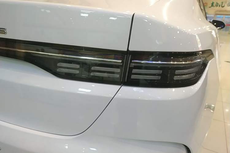 Used BYD Destroyer 05 2024 HONOR Edition DM-i 55KM Luxury Model Right Rear Taillight