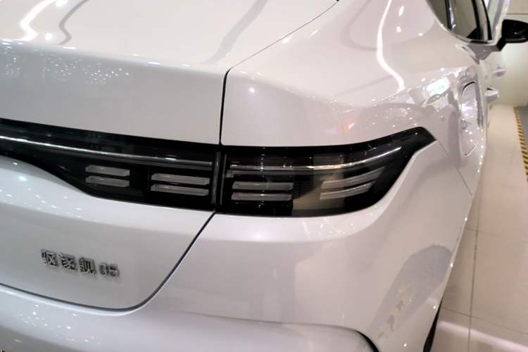 Used BYD Destroyer 05 2024 HONOR Edition DM-i 55KM Luxury Model Right Rear Taillight