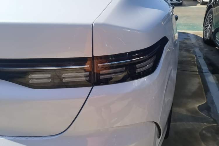 Used BYD Destroyer 05 2024 HONOR Edition DM-i 55KM Luxury Model Right Rear Taillight