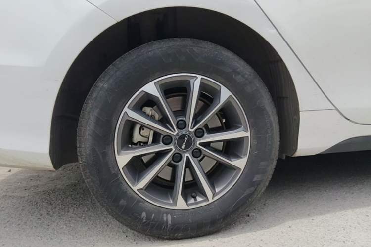 Used BYD Destroyer 05 2024 HONOR Edition DM-i 55KM Luxury Model Right Rear Wheel Hub