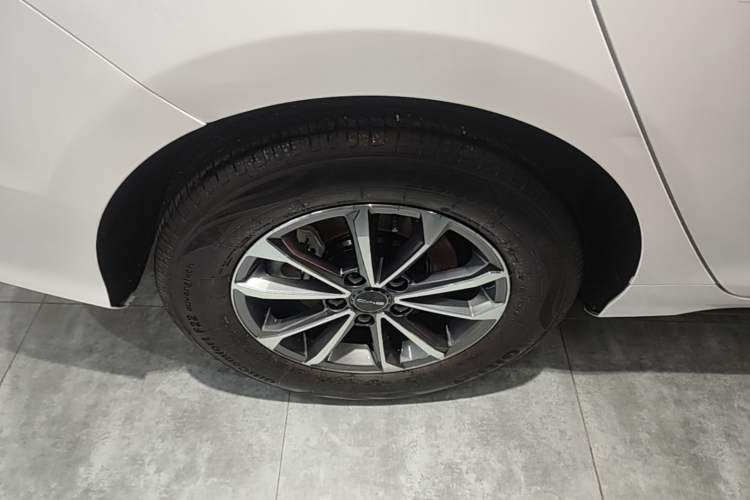Used BYD Destroyer 05 2024 HONOR Edition DM-i 55KM Luxury Model Right Rear Wheel Hub