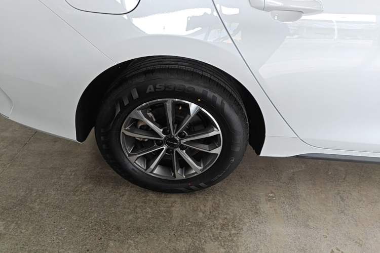 Used BYD Destroyer 05 2024 HONOR Edition DM-i 55KM Luxury Model Right Rear Wheel Hub