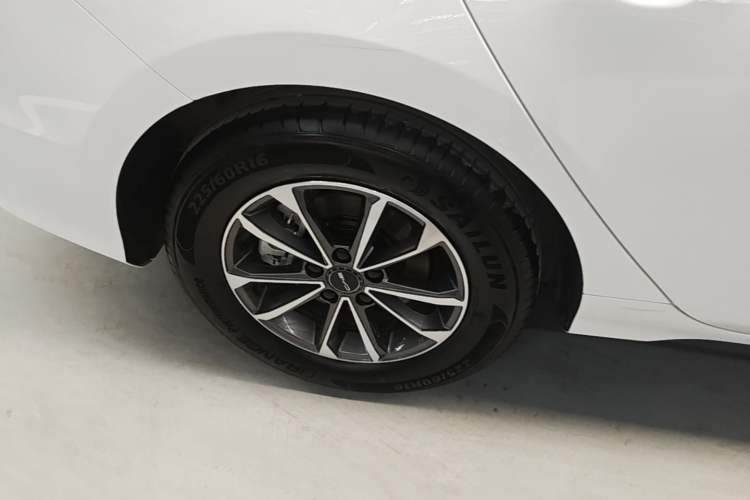 Used BYD Destroyer 05 2024 HONOR Edition DM-i 55KM Luxury Model Right Rear Wheel Hub