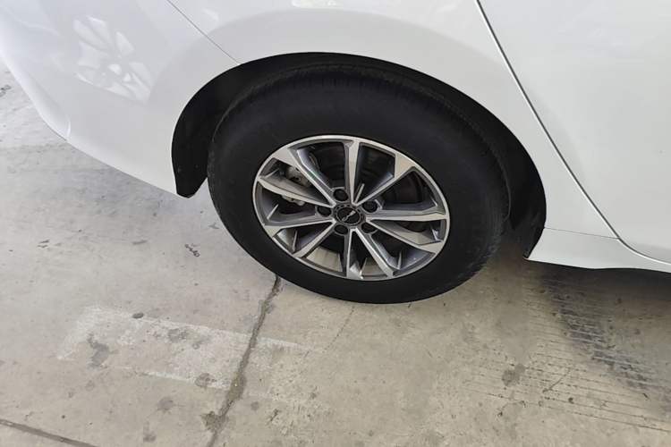 Used BYD Destroyer 05 2024 HONOR Edition DM-i 55KM Luxury Model Right Rear Wheel Hub