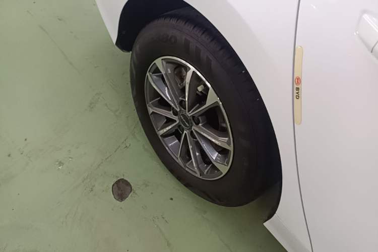 Used BYD Destroyer 05 2024 HONOR Edition DM-i 55KM Luxury Model Right Rear Wheel Hub