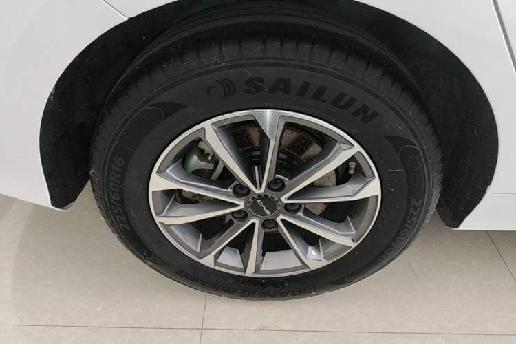 Used BYD Destroyer 05 2024 HONOR Edition DM-i 55KM Luxury Model Right Rear Wheel Hub