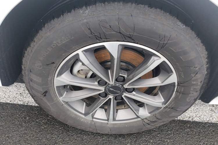 Used BYD Destroyer 05 2024 HONOR Edition DM-i 55KM Luxury Model Right Rear Wheel Hub